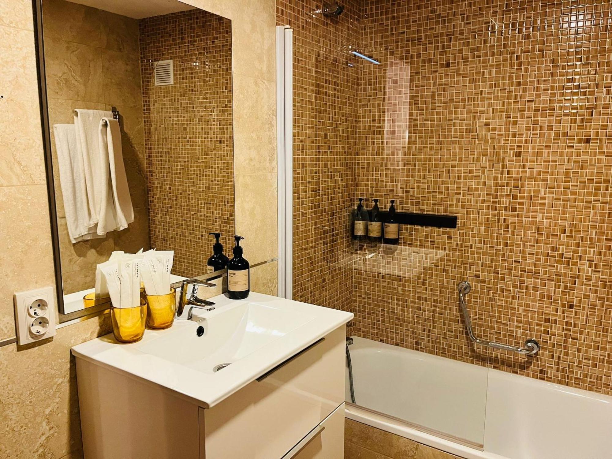 Aparthoteltribunal Madrid Dış mekan fotoğraf